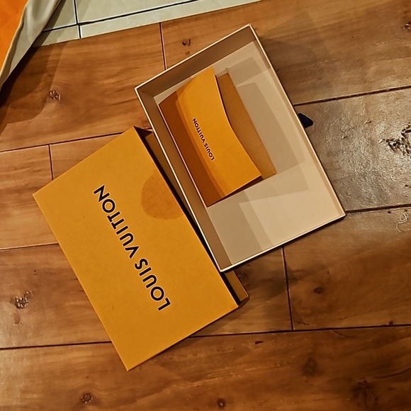 Louis Vuitton Handbags - Louis Vuitton wallet gift box